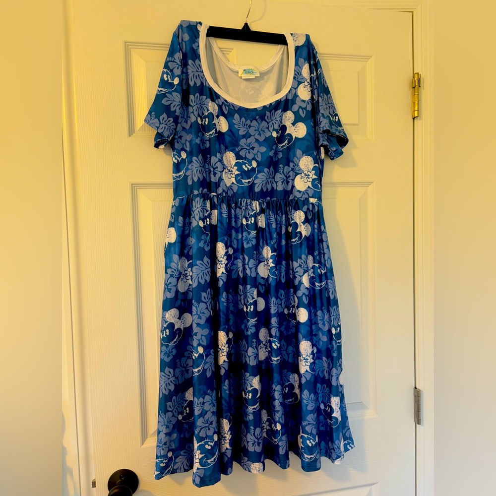 Disney Hawaiian themed dress. Brand new. Large